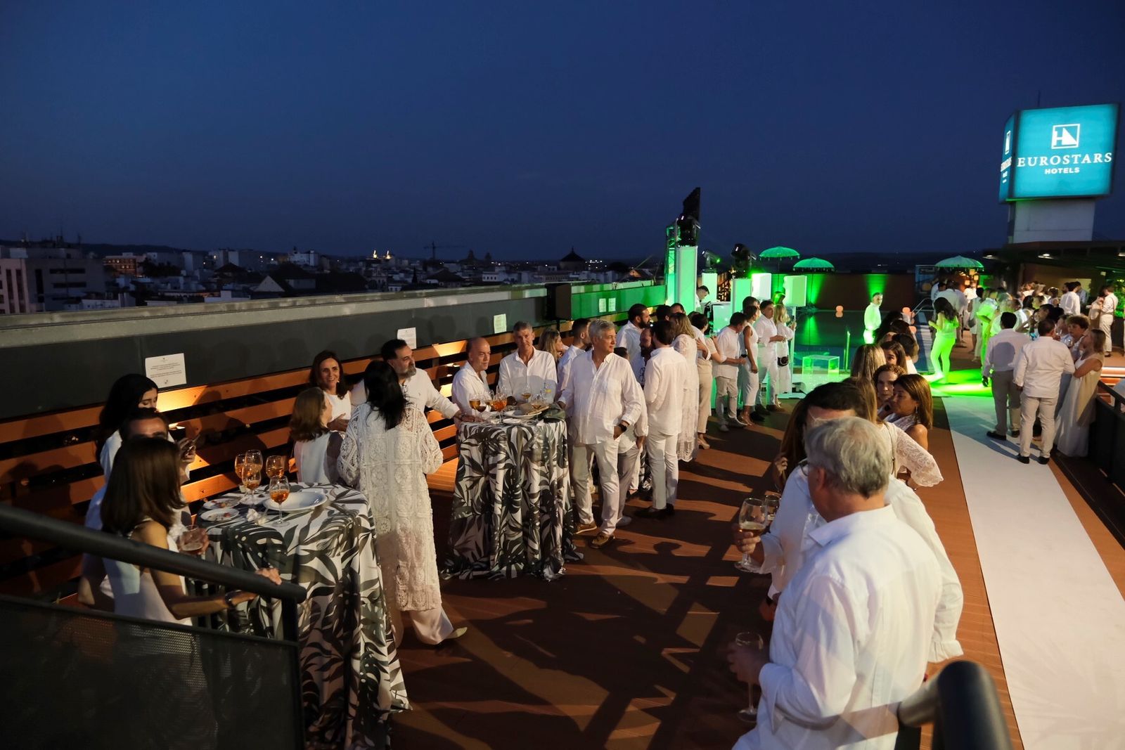 La Fiesta Blanca La Terraza Eurostars Palace de Córdoba, en imágenes
