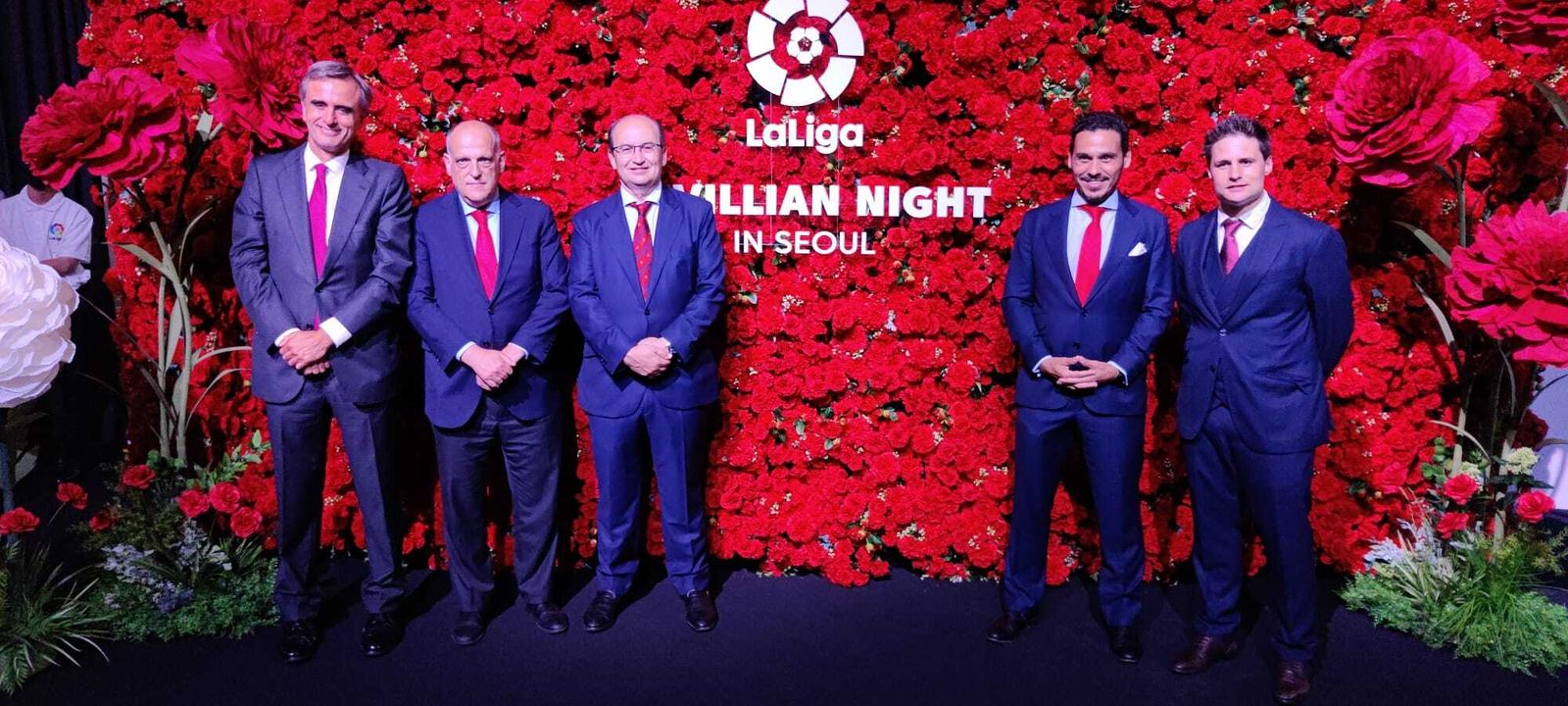 El embajador español en Corea del Sur, Javier Tebas y José Castro, en Seúl.