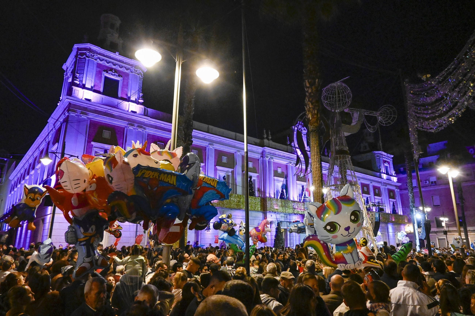 Imágenes de la nevada y alumbrado navideño en Huelva