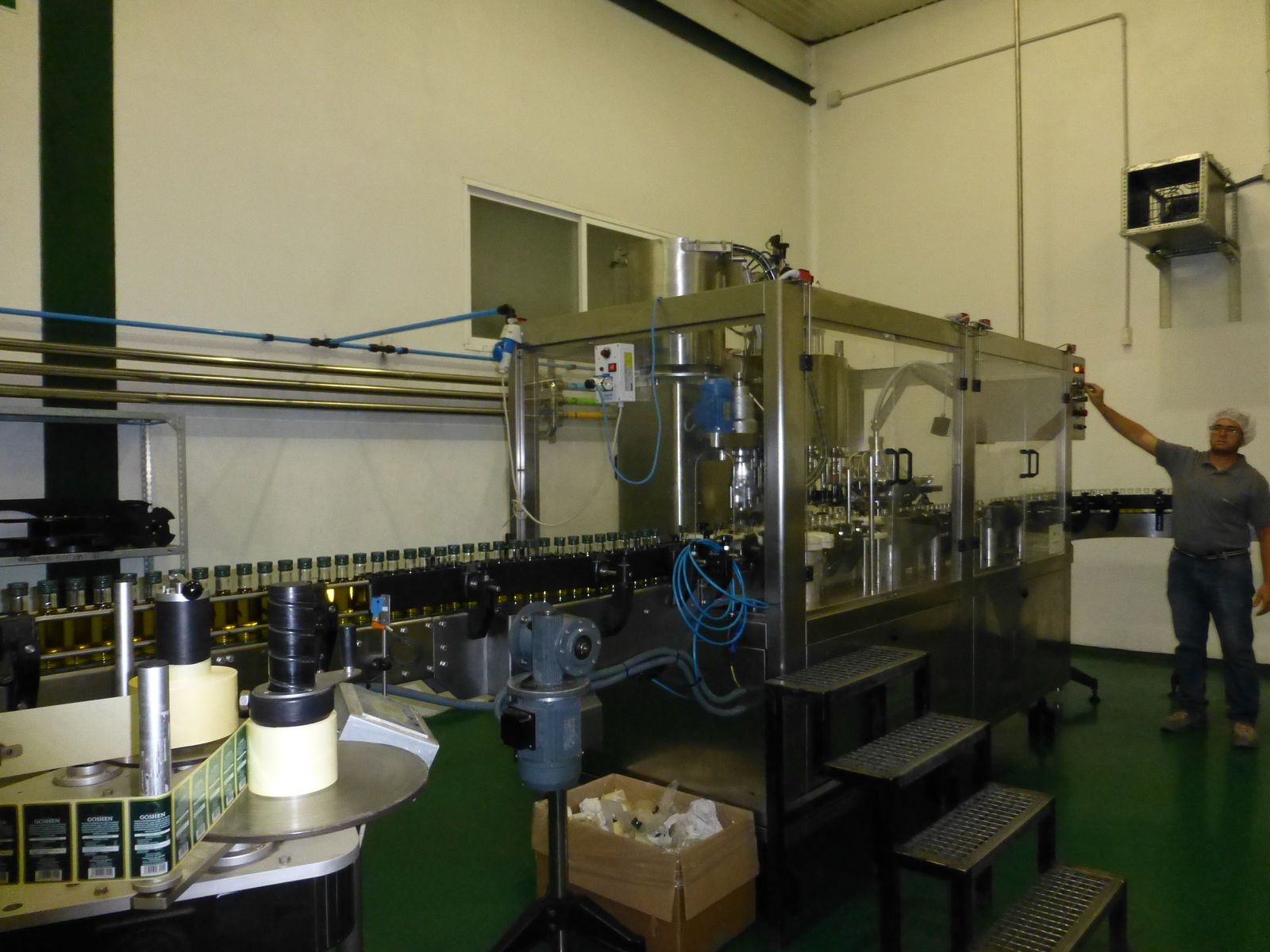 Envasado de aceite en la DOP Baena.