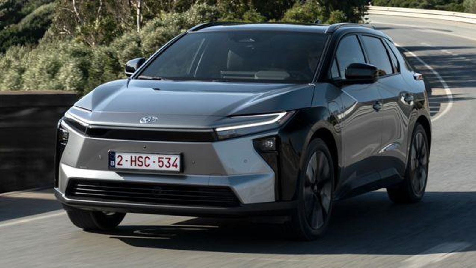 Adiós a las baterías de 71,4 kWh que ofrecían, según los motores, entre 411 y 513 km de alcance, reemplazadas ahora por otras de 73,1 kWh. Mantienen la potencia de carga con corriente continua de 150 kW.