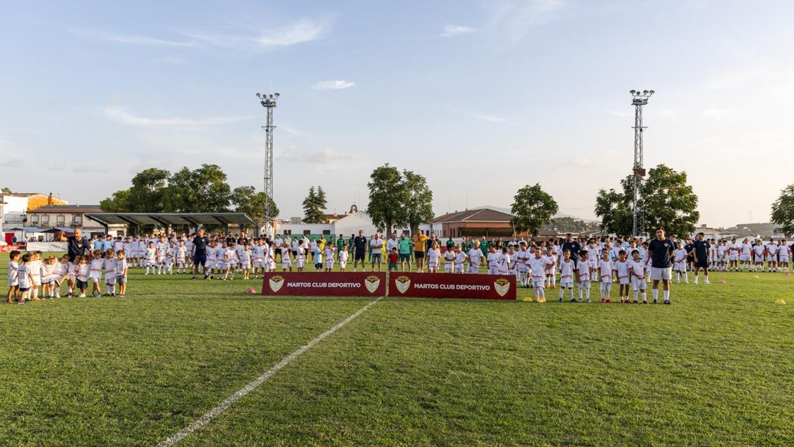 Foto de familia de todos los equipos del Martos CD, en su presentación oficial.