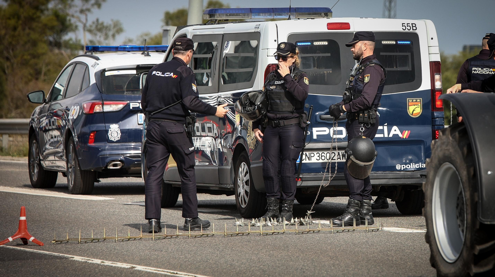 Mucha policía y pocos tractores