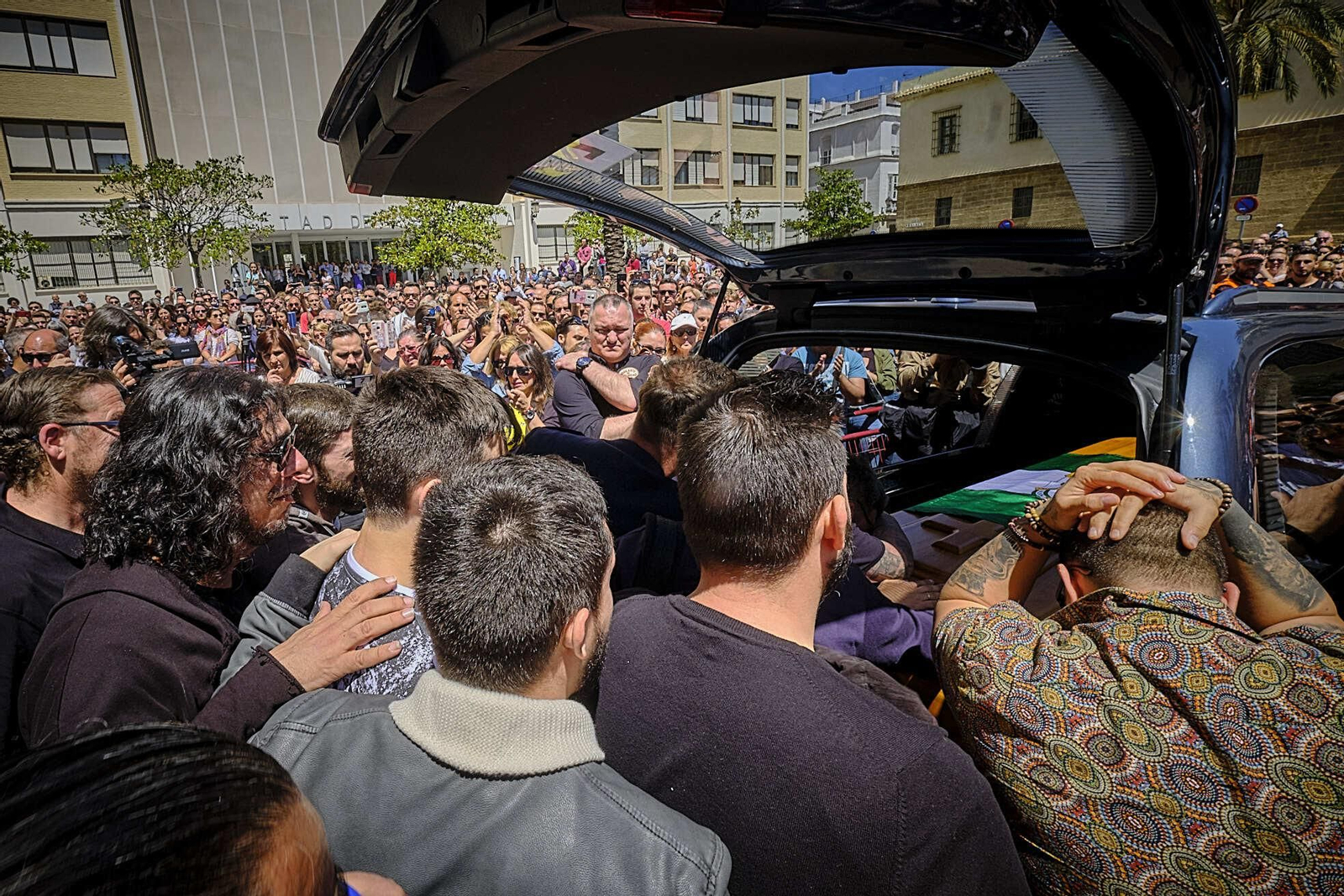 Dolor en la despedida del eterno Capitán Veneno en el Falla.