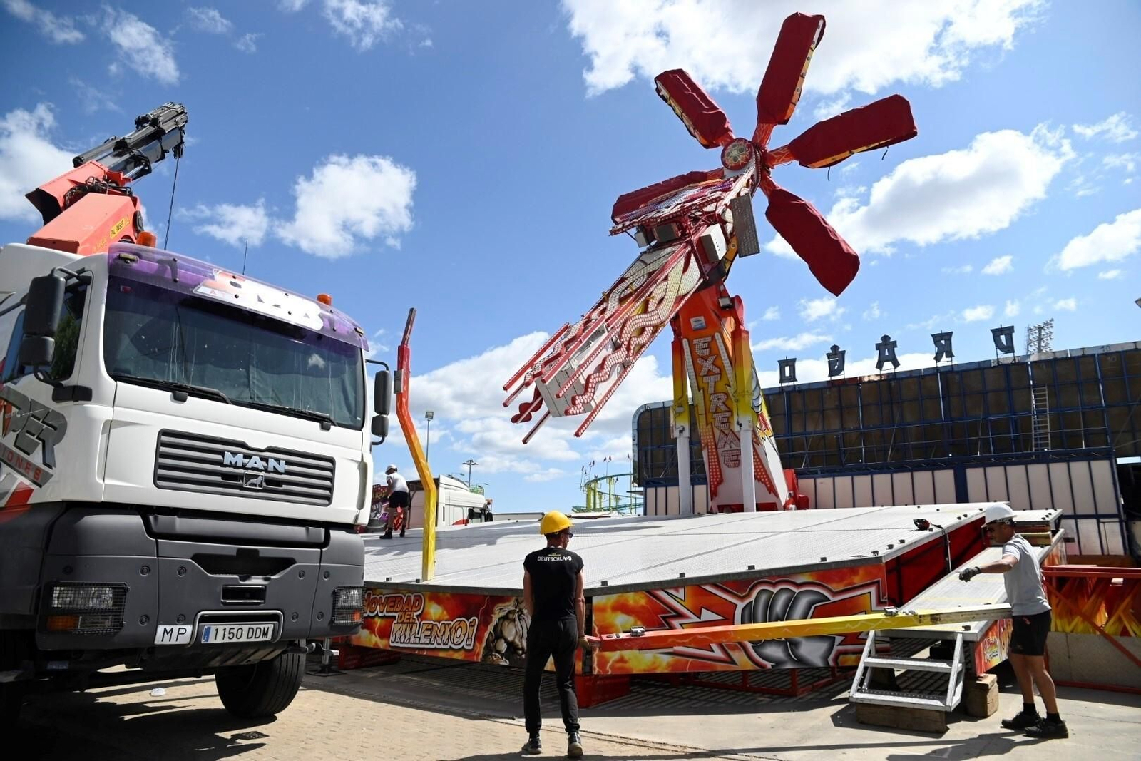 Cuenta atrás para el inicio de la Feria de Córdoba: así avanza el montaje en El Arenal, en imágenes