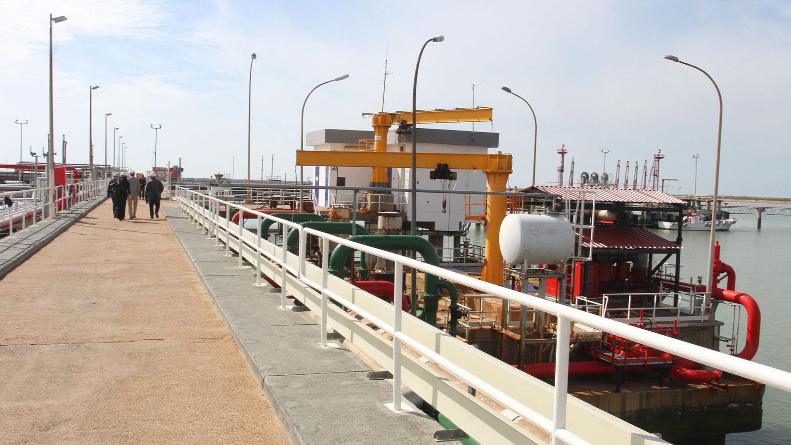 Instalaciones del muelle de Cepsa en el Puerto de Huelva. Instalaciones del muelle de Cepsa en el Puerto de Huelva.