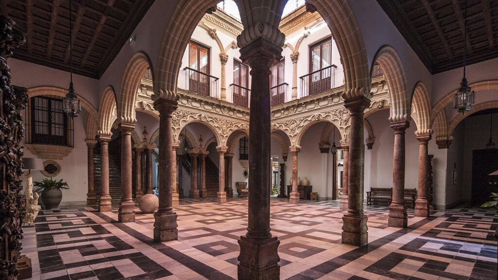 Patio central del Palacio Domecq.