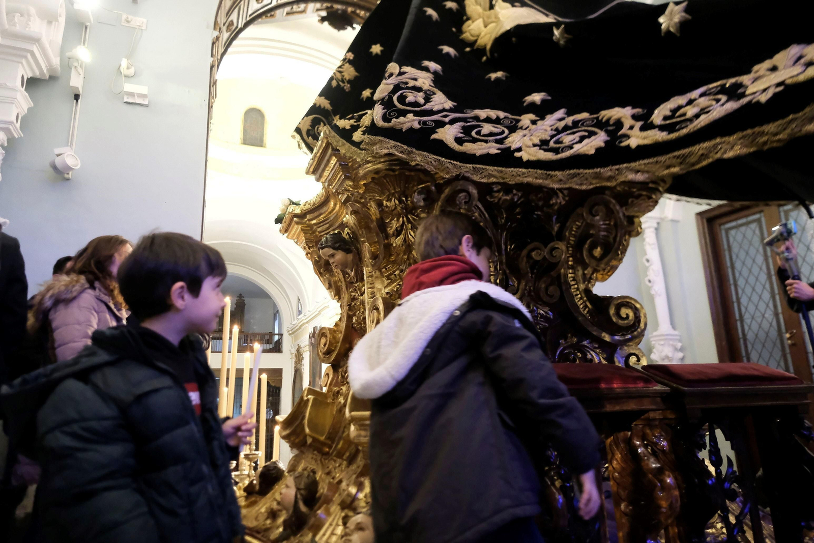 La presentación de los niños a la Virgen de los Dolores de Córdoba, en imágenes