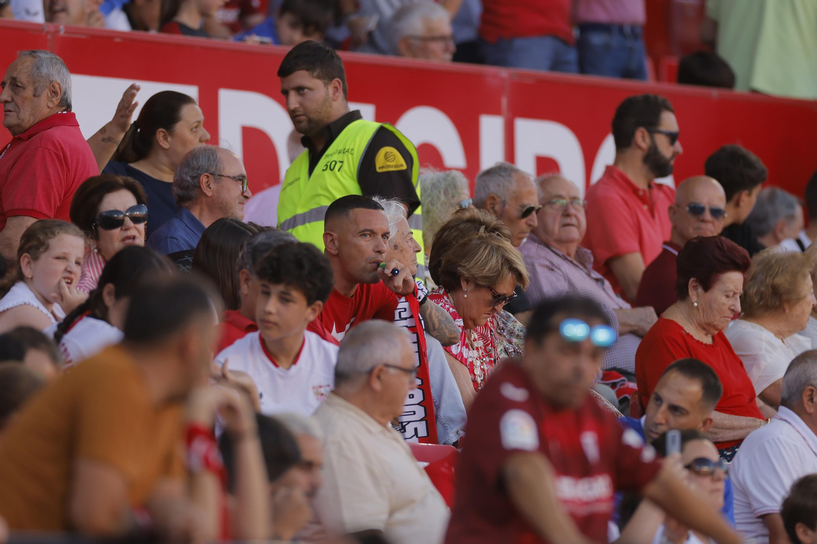 Búscate en las fotos del Sevilla-Español