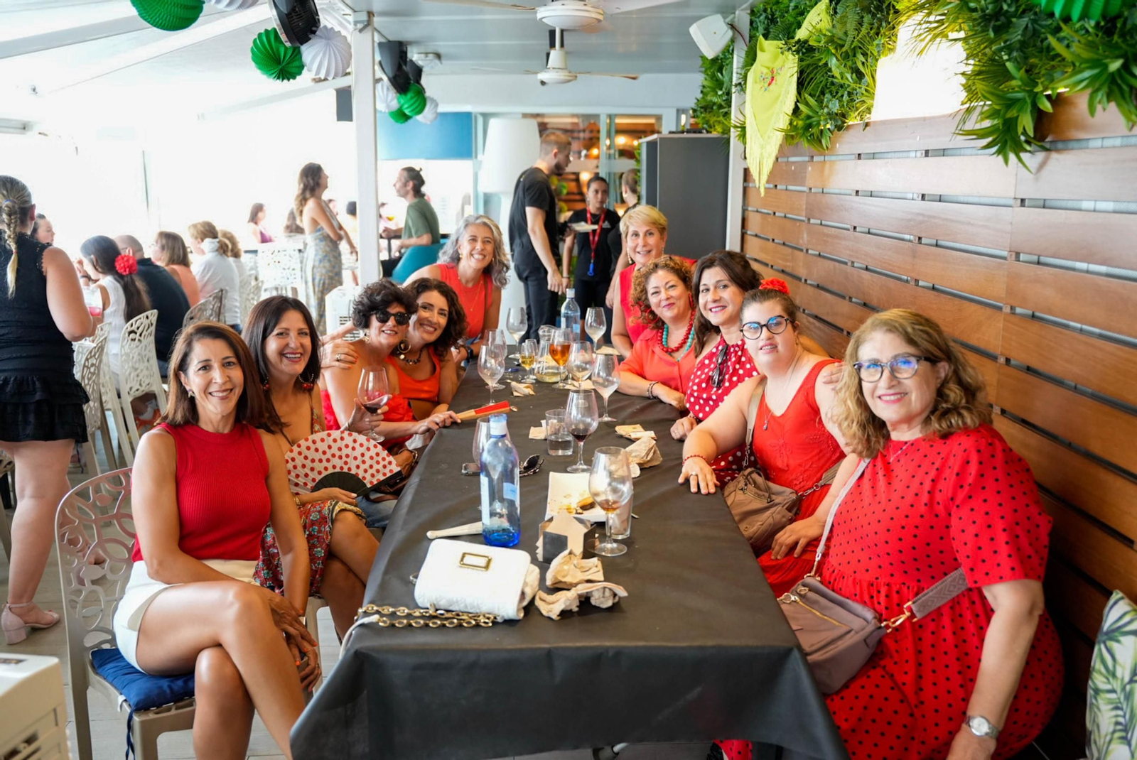 Los almerienses disfrutan del lunes en la Feria del Mediodía