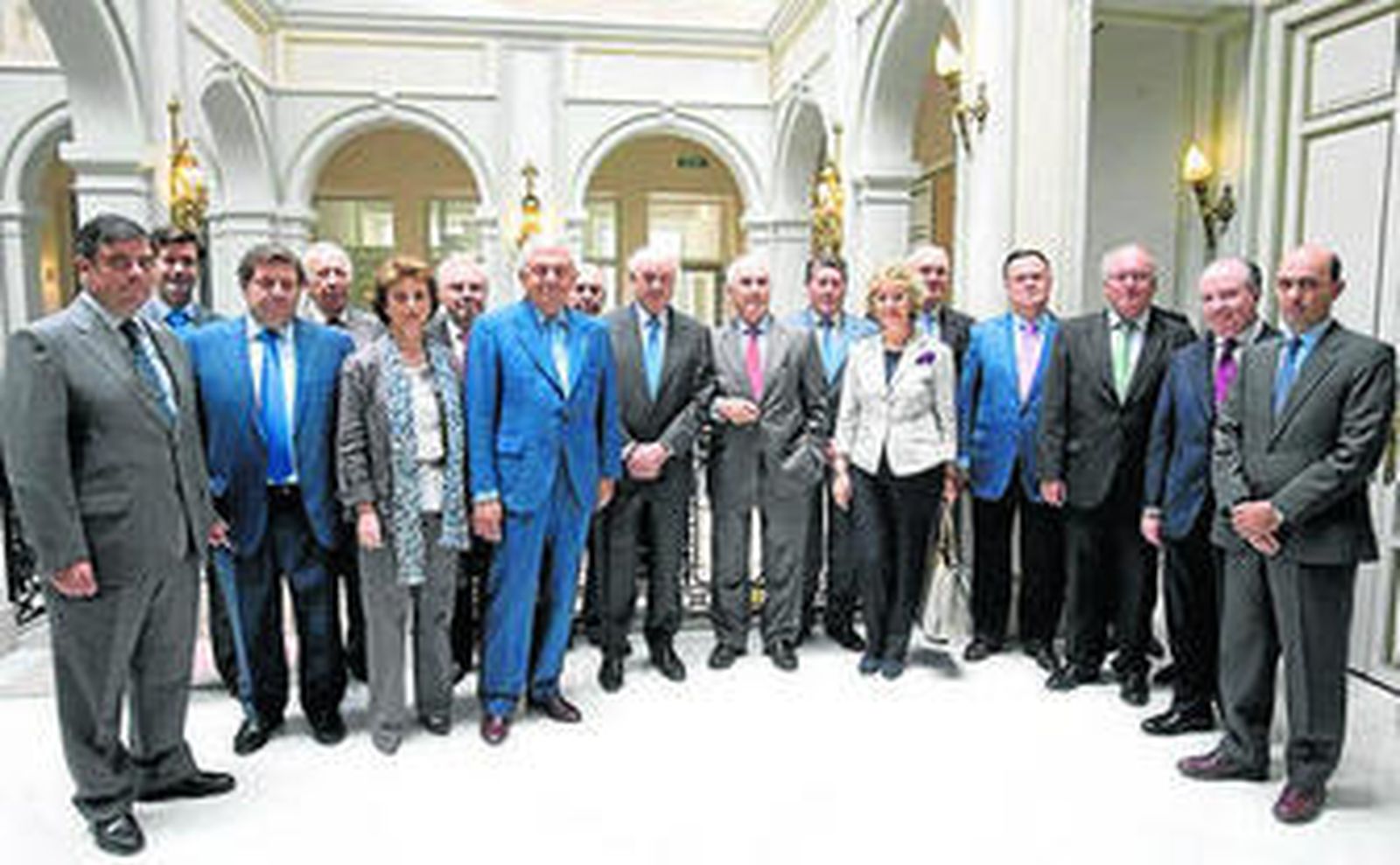 Los integrantes del nuevo Consejo Asesor, ayer en Sevilla.