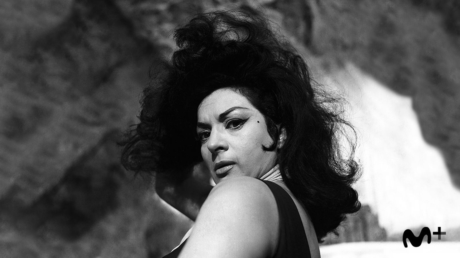 Lola Flores en una icónica foto que destacará la serie de Movistar +