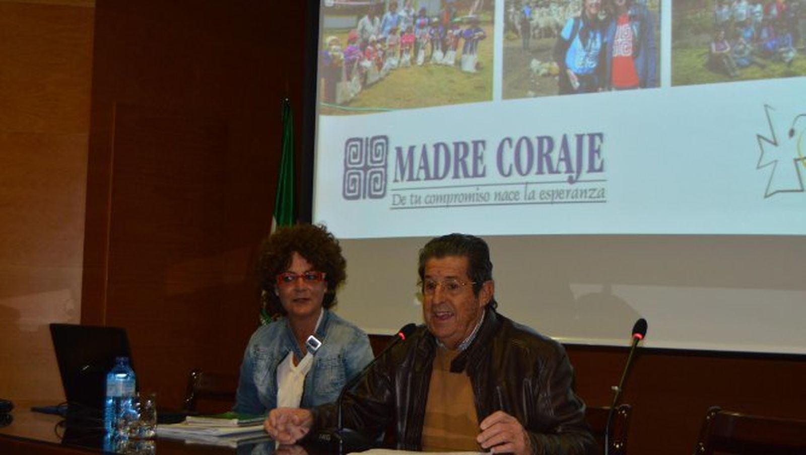La ponente, Pilar de Sobrino, y Ernesto Pérez Díaz-Alersi, durante la conferencia.