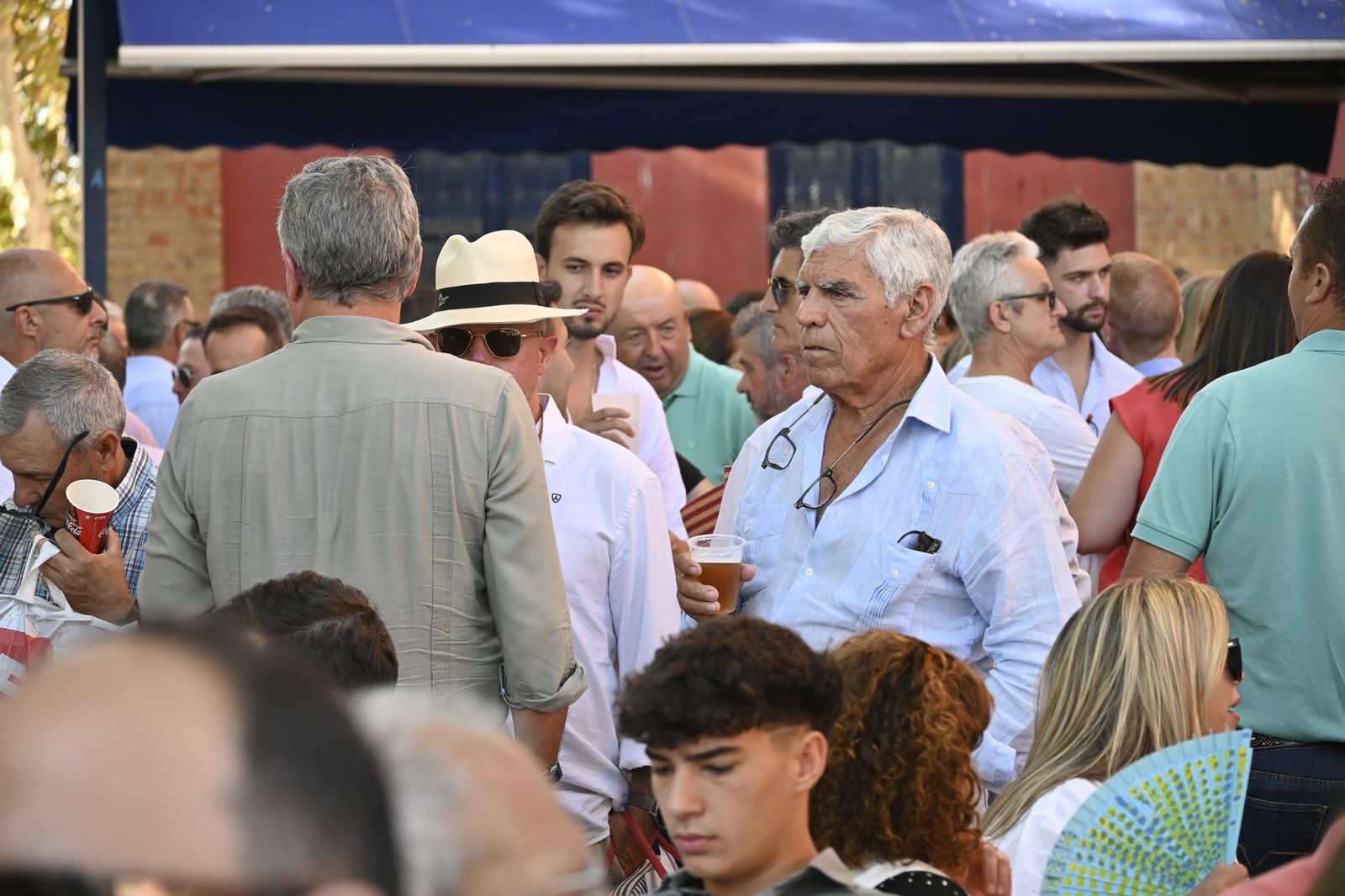 Imágenes de ambiente en el cuarto día de toros en Huelva
