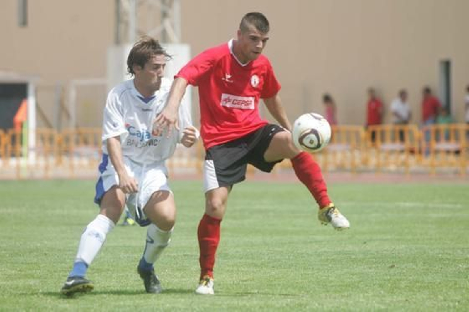 El San Roque desperdicia dos goles de ventaja ante el Pozoblanco y sufre, en su estreno como local, su primera bofetada de la temporada./Fotos: Quiñones

Foto: J.M.Q.