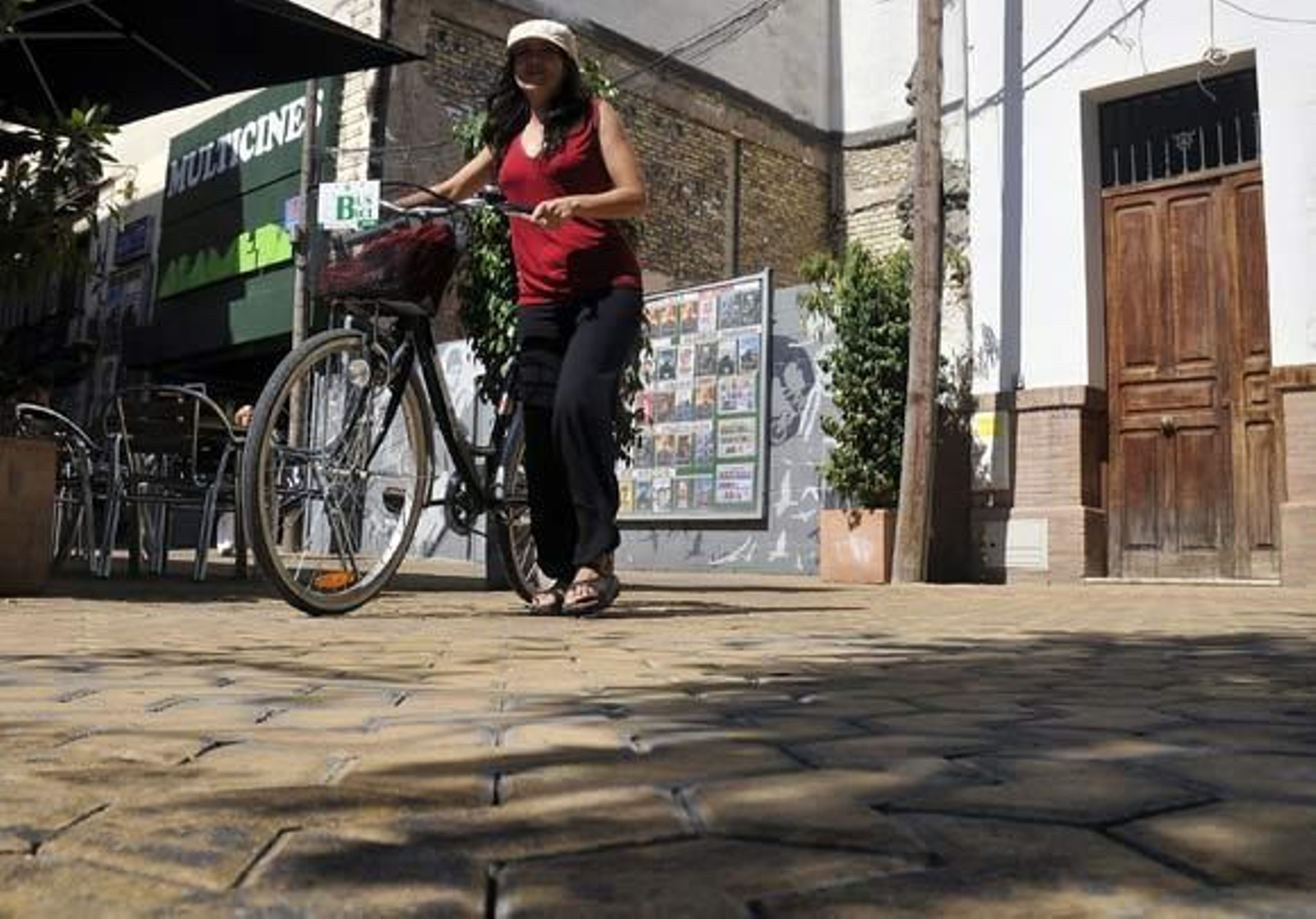 Convocada una concentración por la retirada de bancos en la Alameda