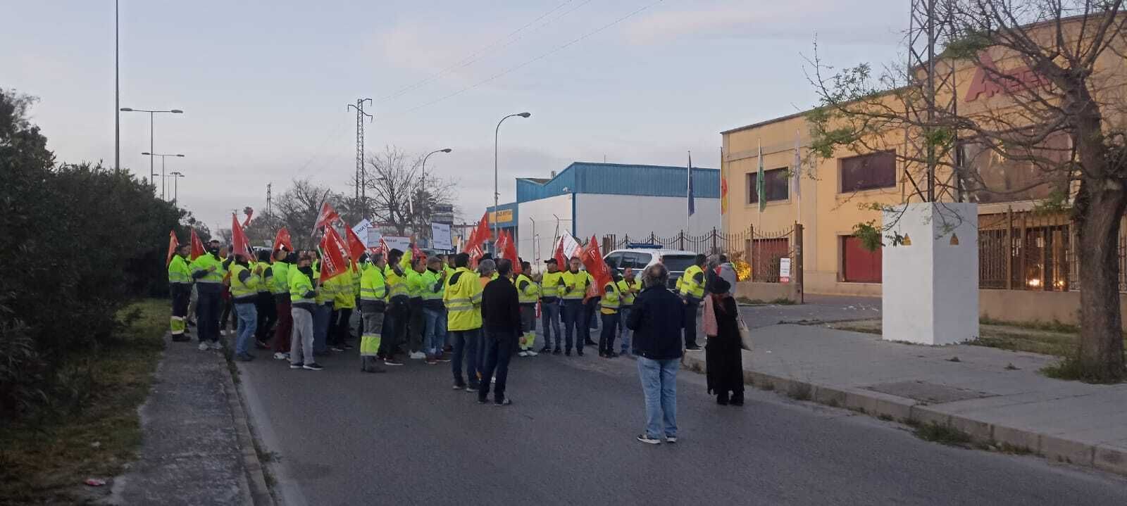 Movilización esta mañana de la plantilla de Ametel.