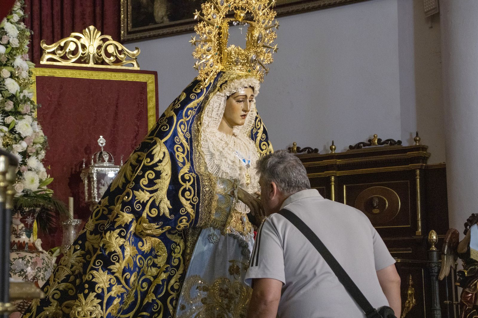 Imágenes del besamanos a María Santísima de la Amargura