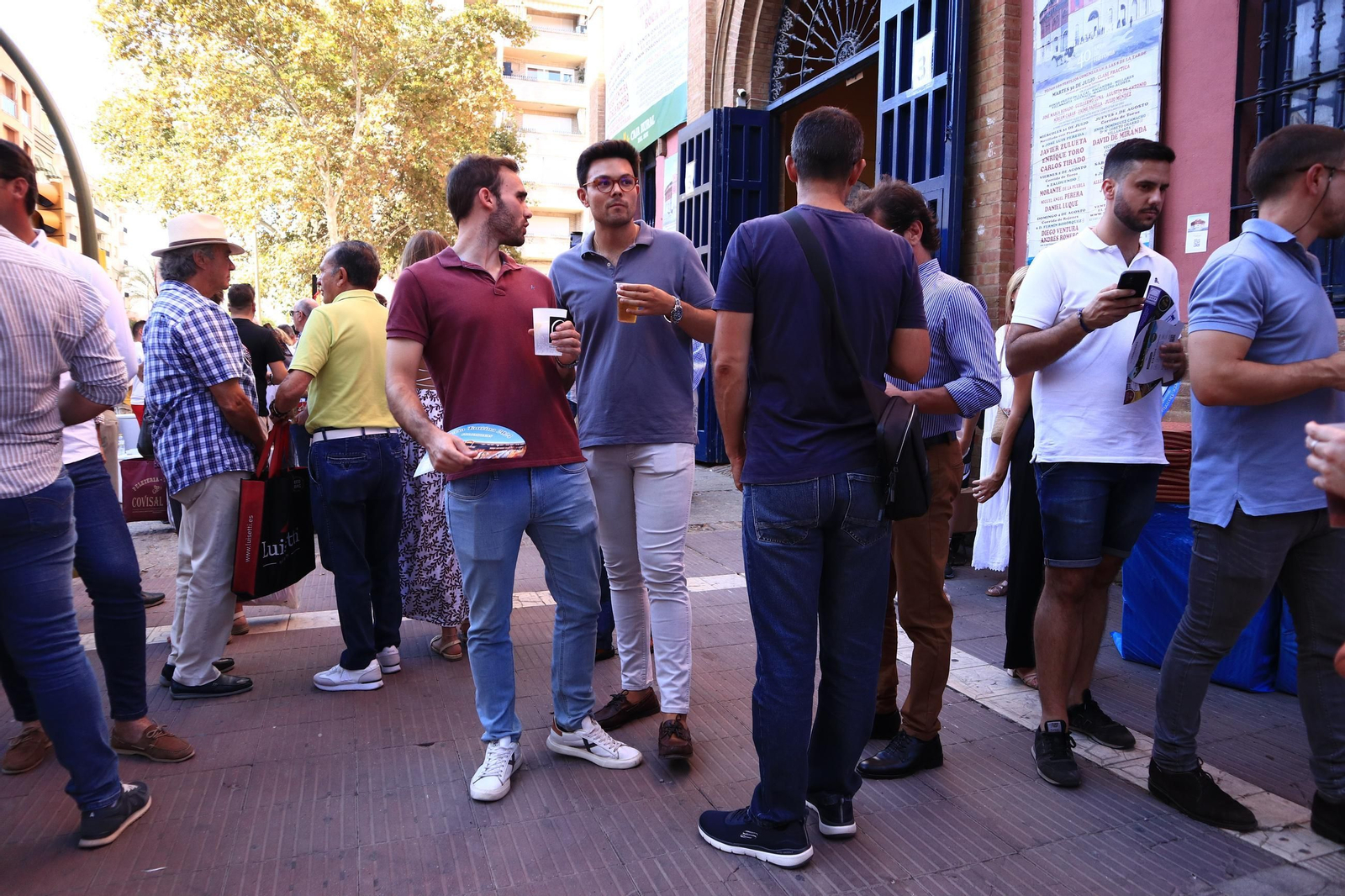 Imágenes de ambiente en el tercer día de toros en Huelva