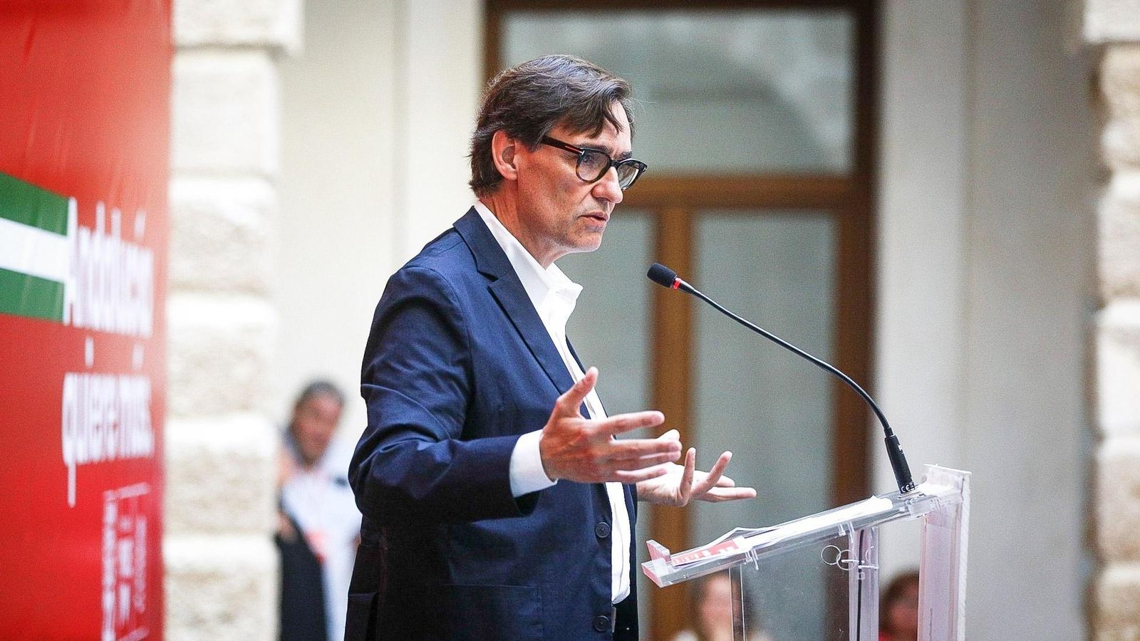 Un momento de la intervención del ex ministro de Sanidad en Cádiz.