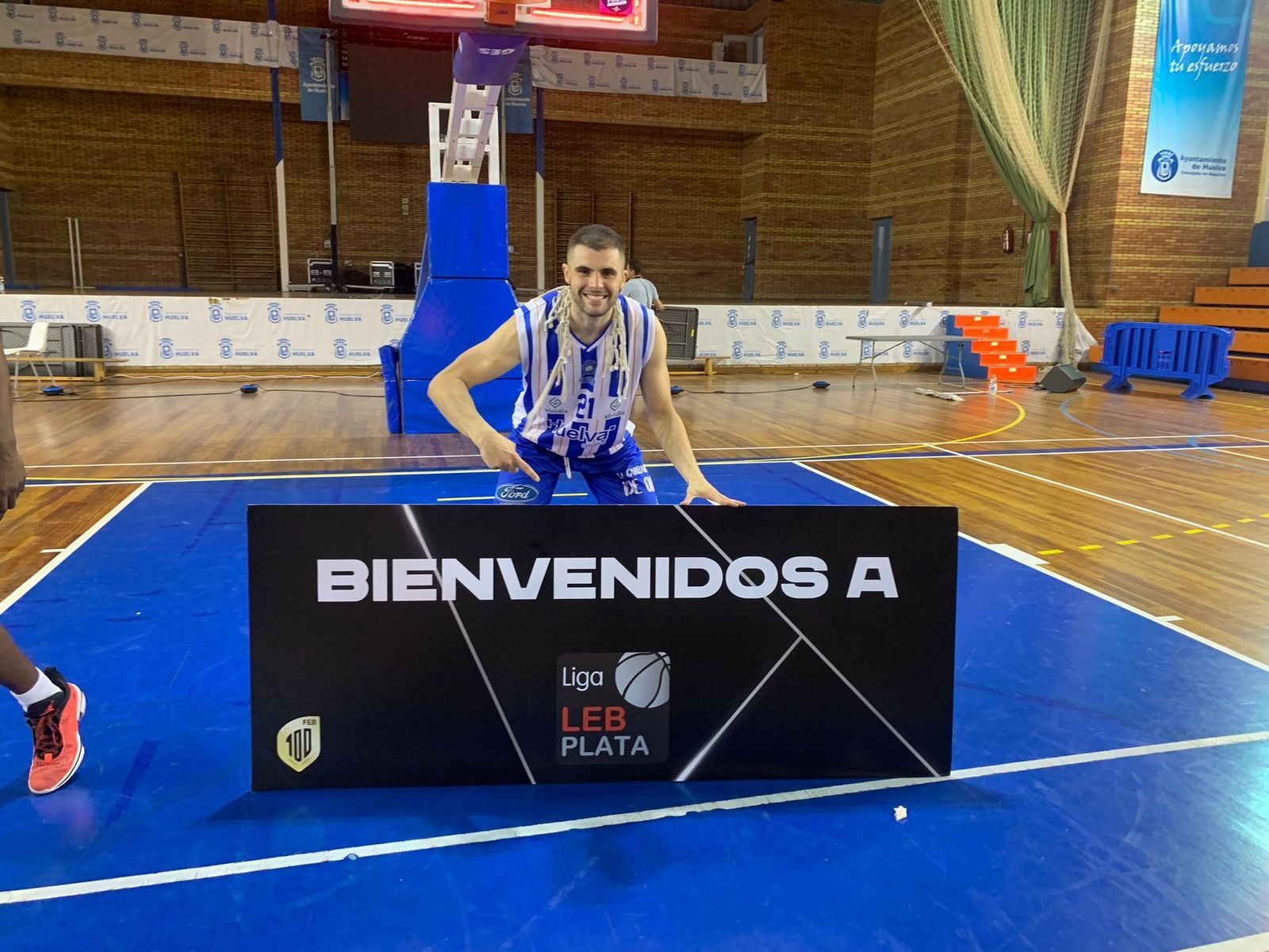Ángel Cañas el día del ascenso a LEB Plata.