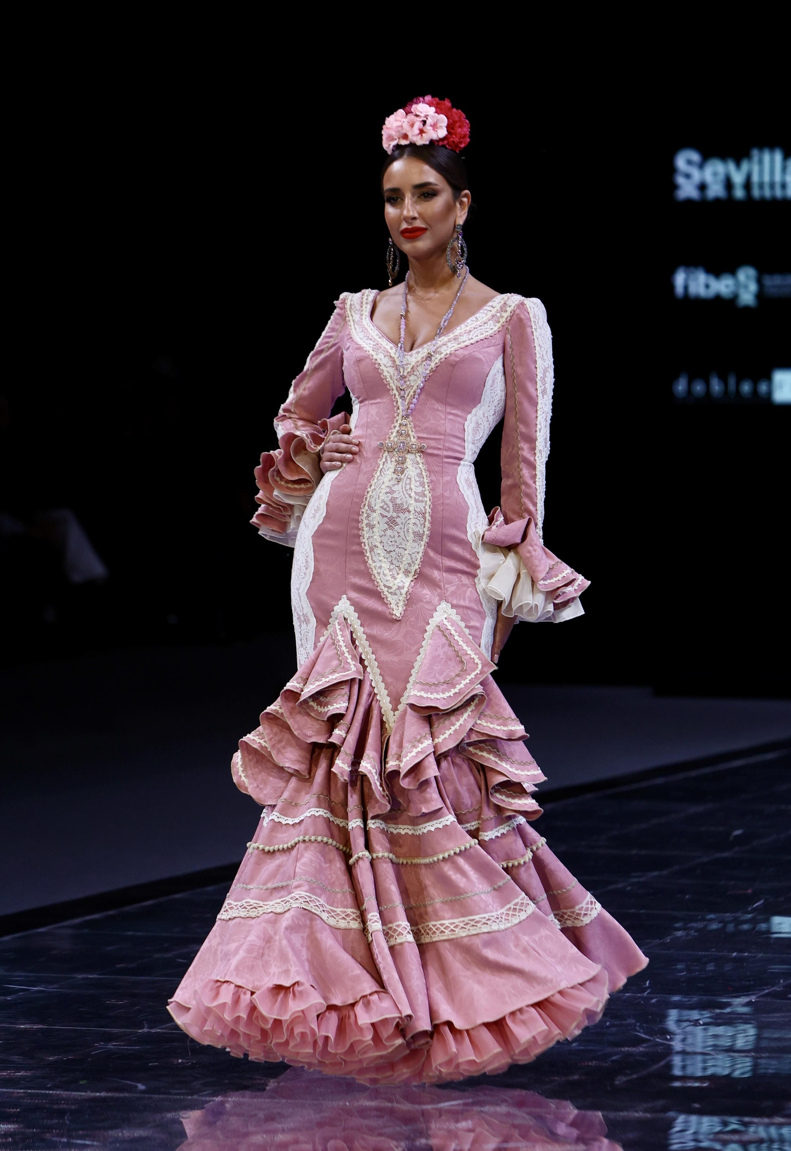 Desfile de Inma Castrejón en SIMOF 2024, todas las fotos