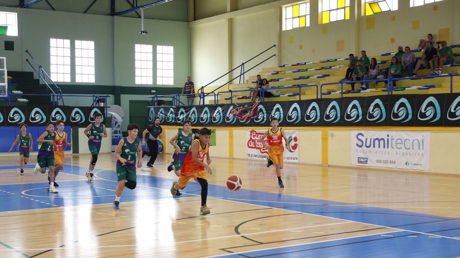 Las fotos de la primera jornada del Cadeba mini-masculino de La Línea