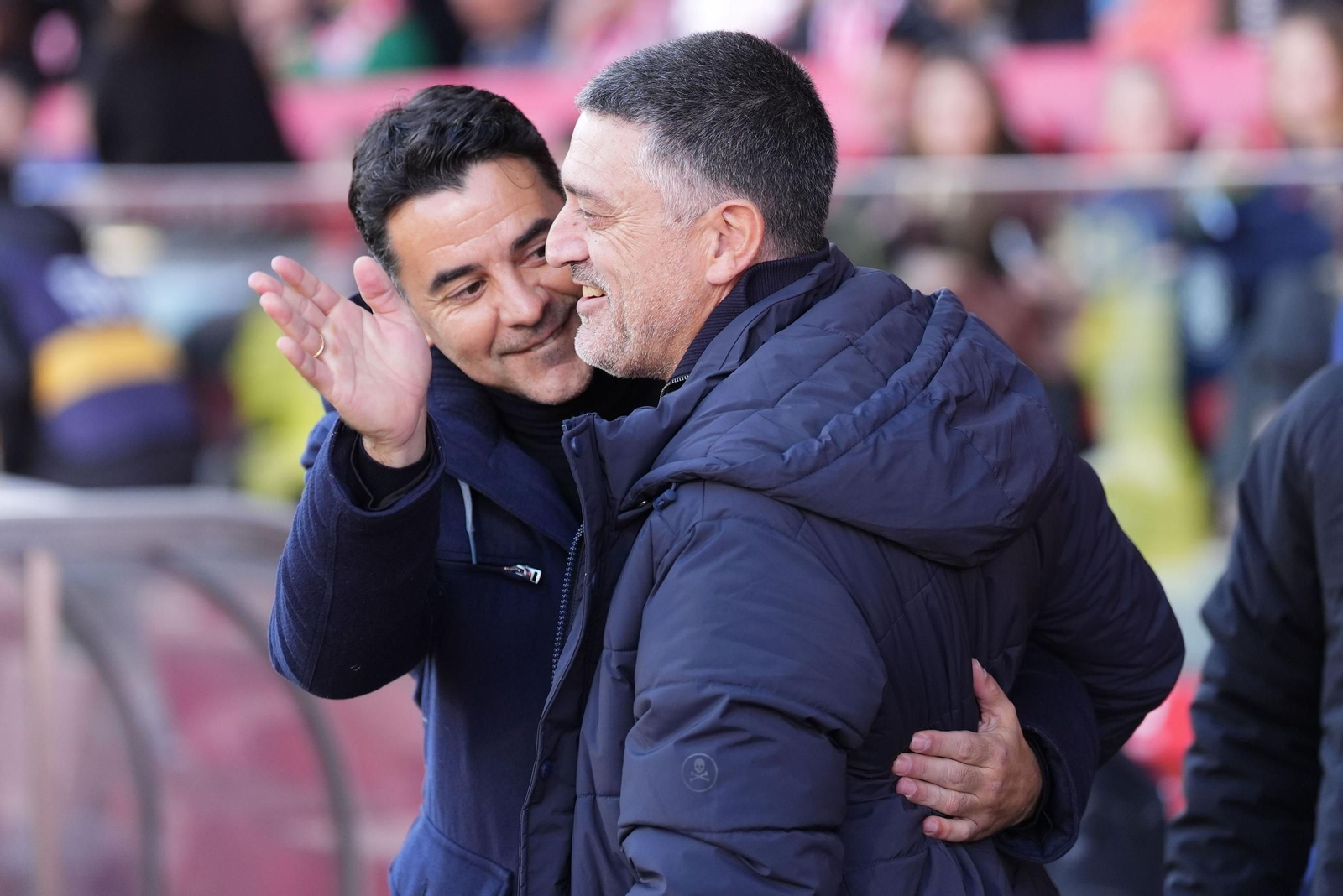 García Pimienta es saludado de forma muy cariñosa por Míchel antes del Girona-Sevilla.