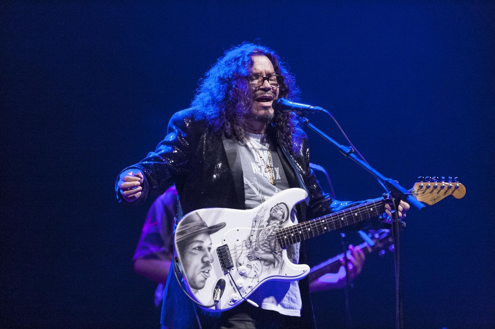 Raimundo Amador celebró por todo lo alto en el Lope de Vega sus 40 años de carrera musical.
