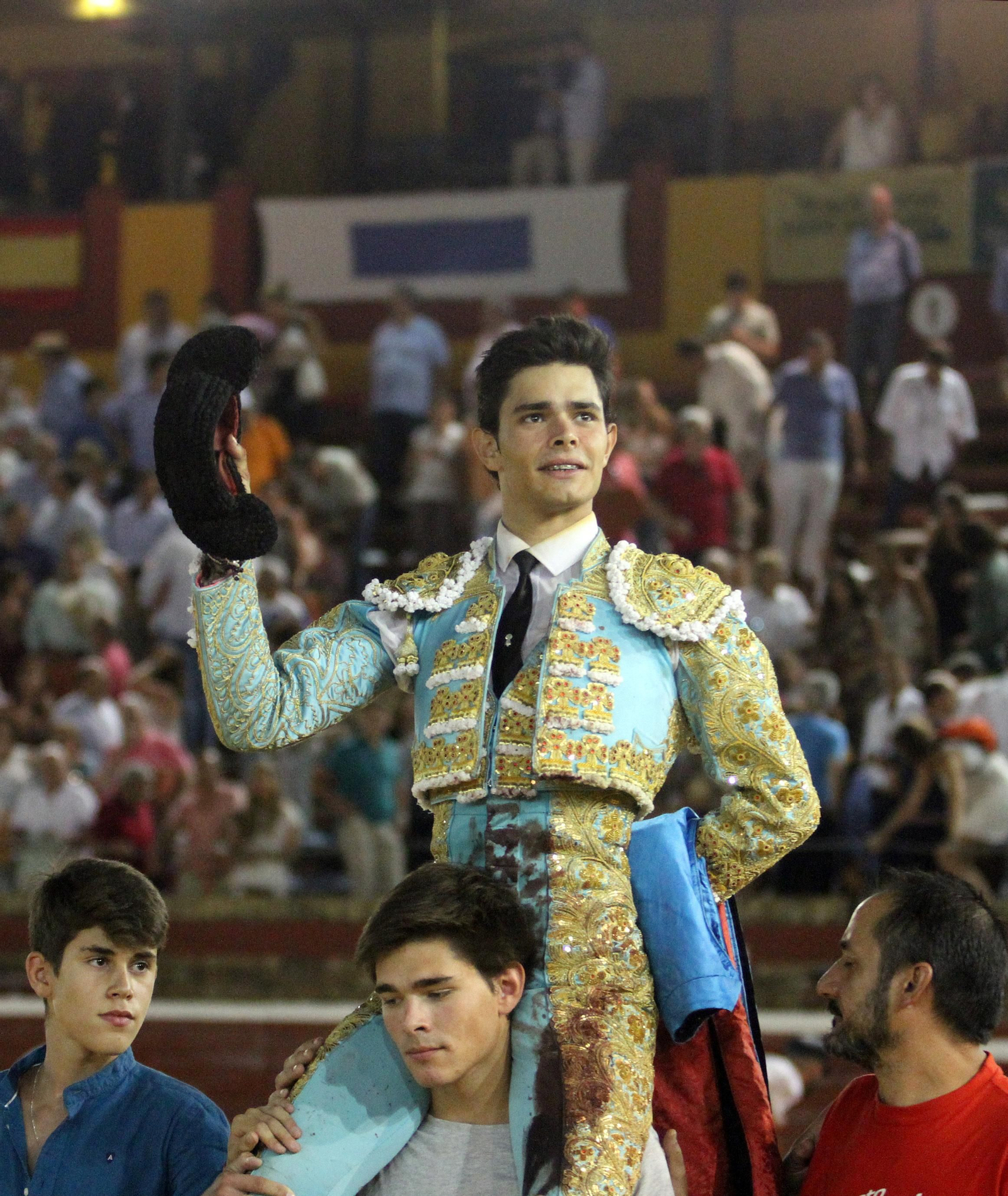 Juan Silva "Juanito" sale a hombros en la Plaza de toros La Merced, en imágenes