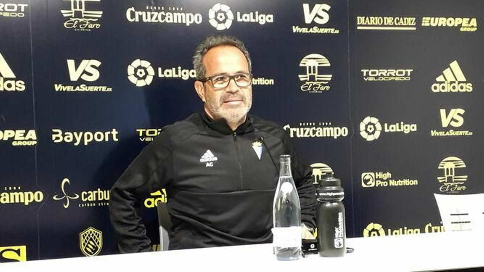 El entrenador del Cádiz, Álvaro Cervera