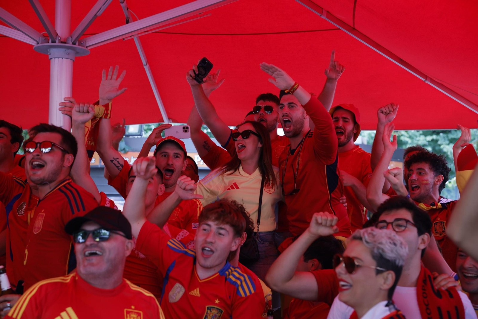 Las fotos de los aficionados de España e Inglaterra antes de la final