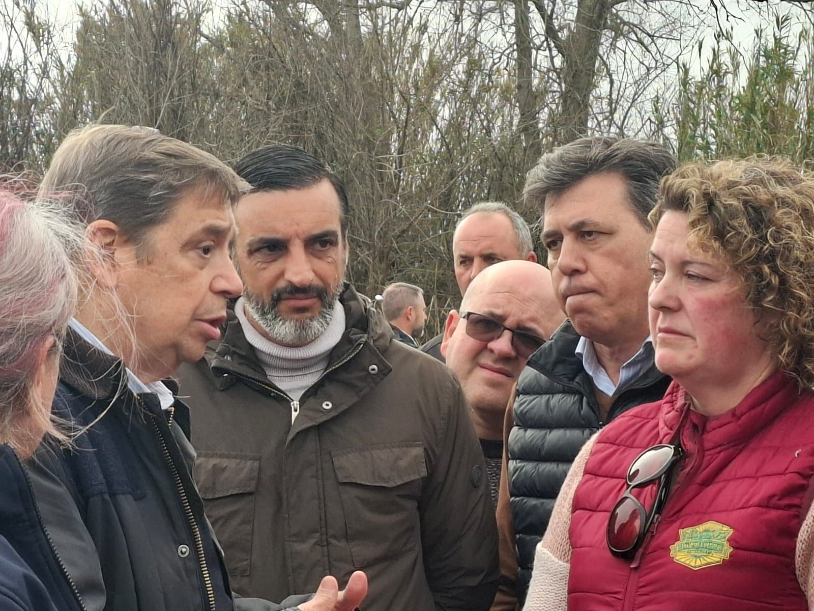 Luis Planas, ministro de Agricultura, en su visita a explotaciones agrícolas de Jerez acompañado por José Antonio Díaz.