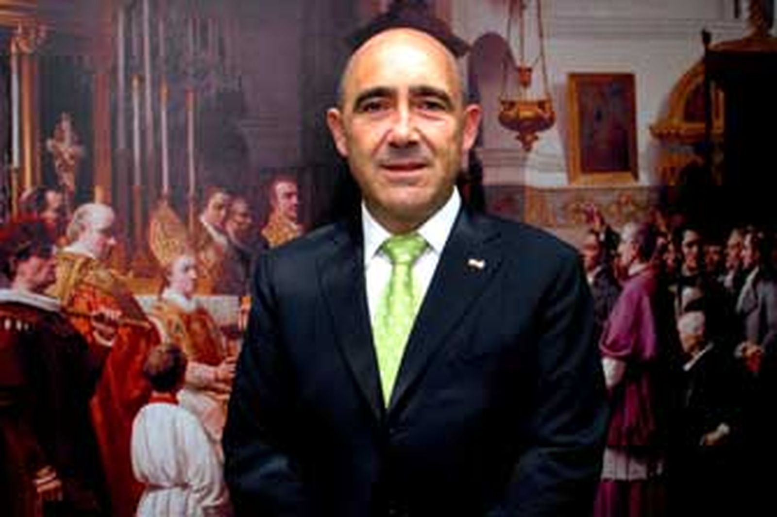 Manuel de Bernardo, ante el cuadro que representa la apertura de las Cortes en San Fernando. /Rioja