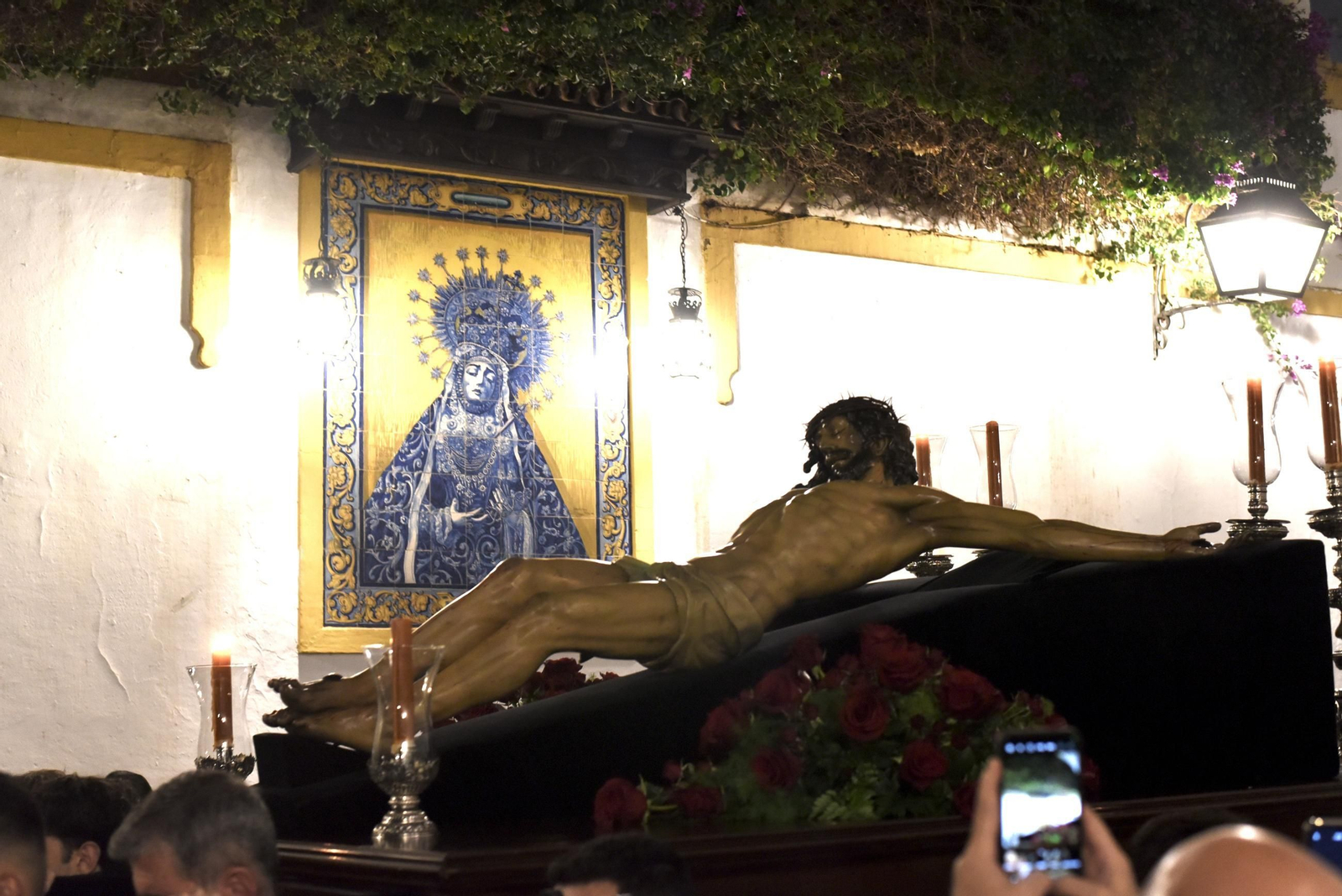 Las mejores imágenes del vía crucis del Cristo de la Clemencia en Córdoba