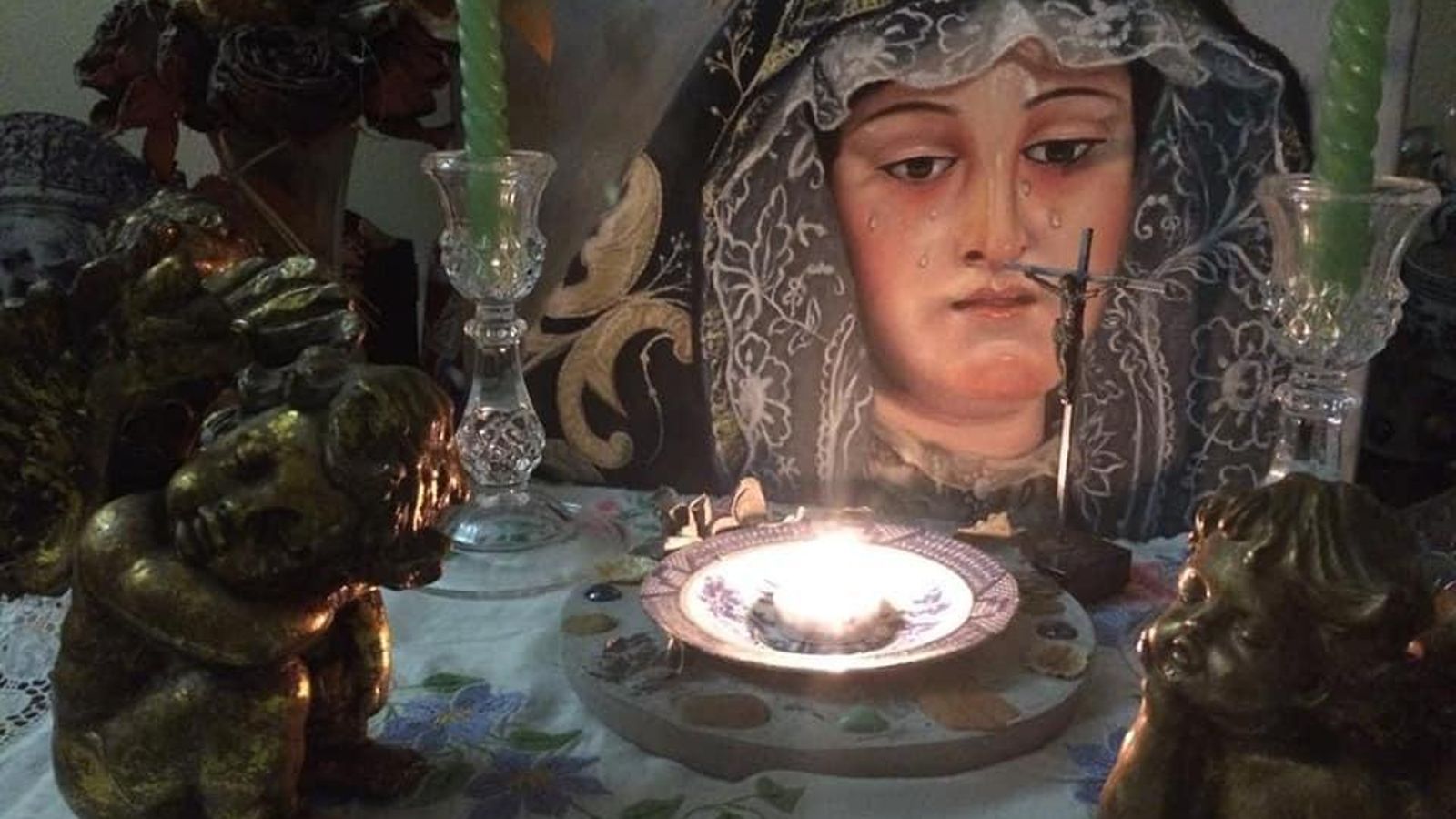 Uno de los altares improvisados en casas de hermanos servitas