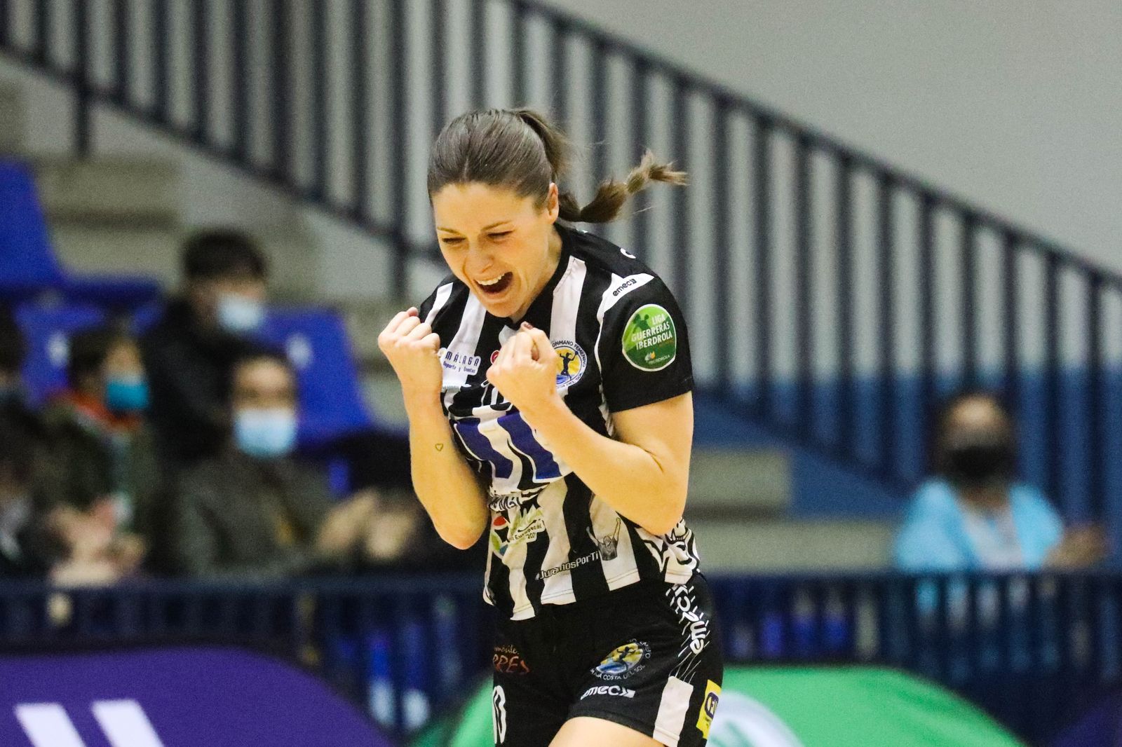 Sole López celebra un gol con el Costa del Sol Málaga.