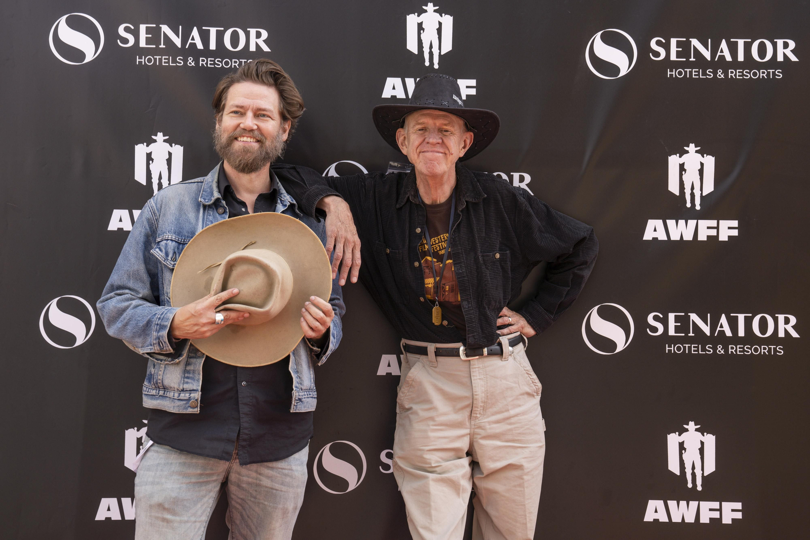 Geoff Marslett, director de ‘Quantum Cowboys’ junto al actor Alex Cox.