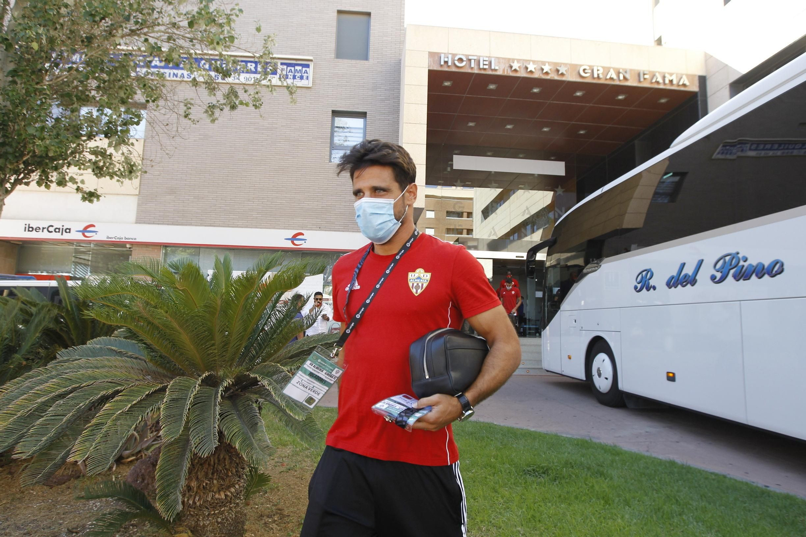 Fotogalería de la afición del Almería antes del partido ante el Girona