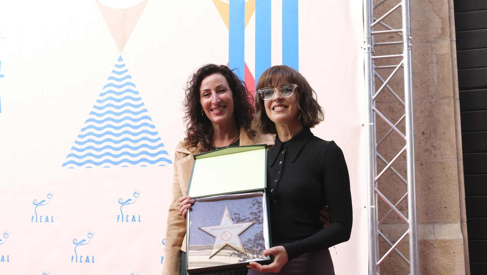 Verónica Sánchez, una estrella de FICAL en el Paseo de la Fama de Almería, en imágenes