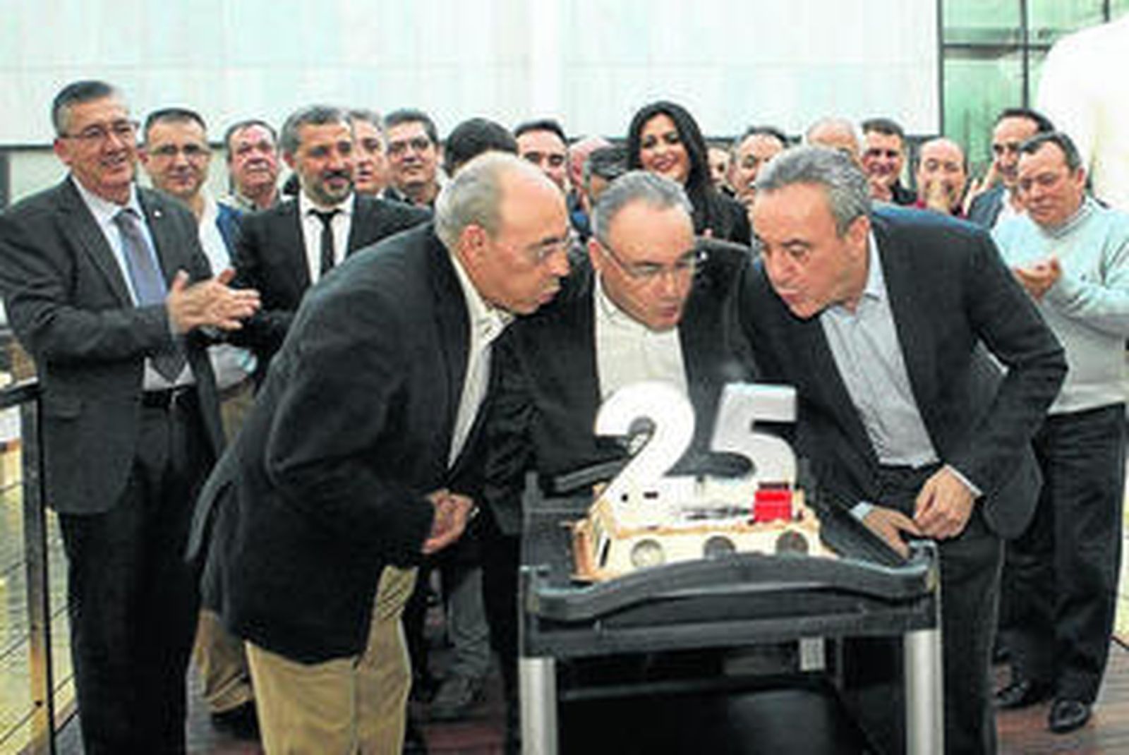 Los fundadores del grupo: José, Eduardo y Francisco Martínez-Cosentino.