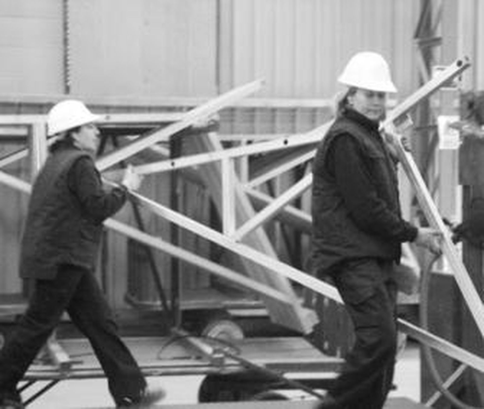 Dos vecinas del Marquesado y trabajadoras de Ingemetal, ayer.