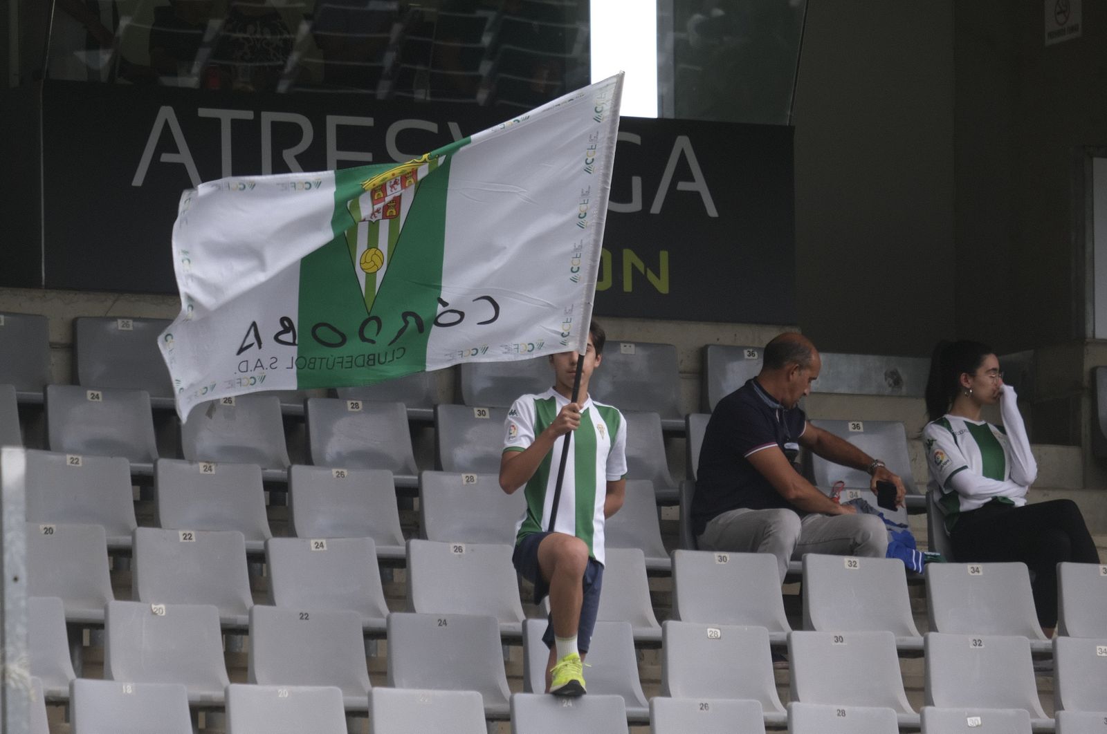 Las mejores fotos del ambiente en El Arcángel en el Córdoba CF - Badajoz
