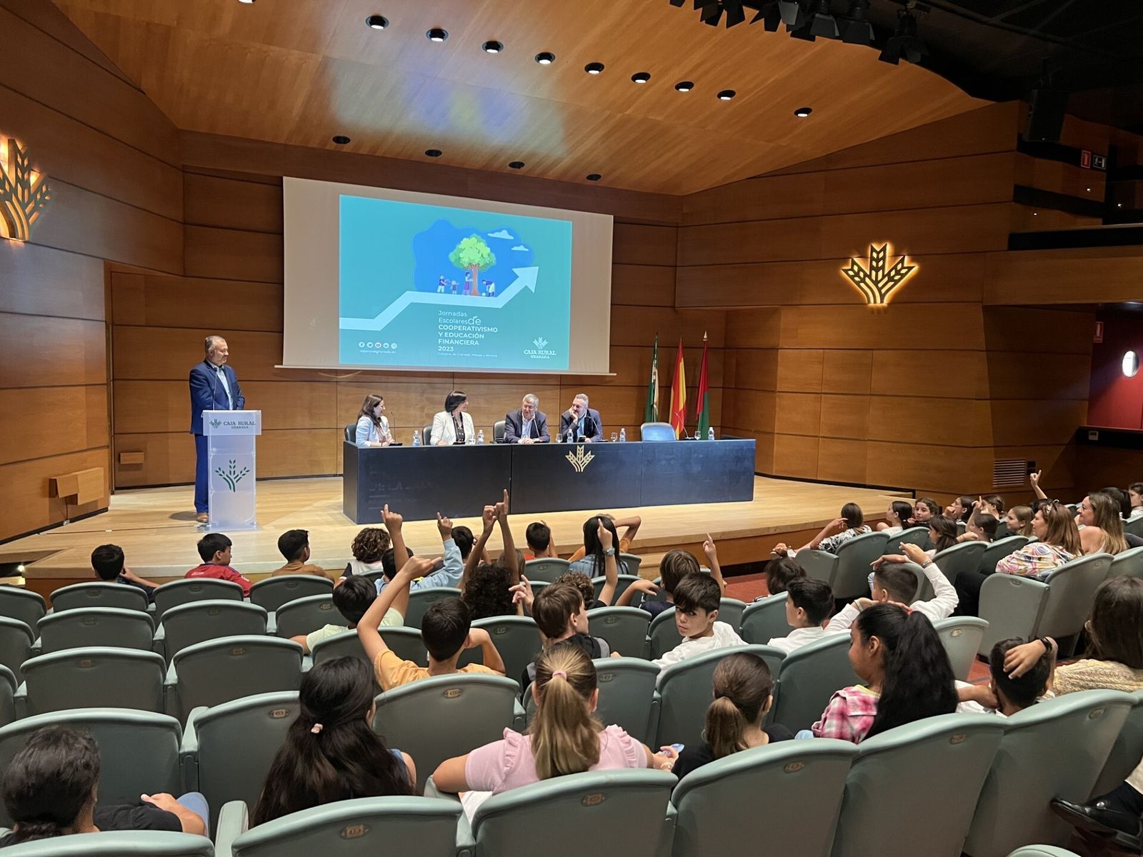 Caja Rural entrega los premios de su concurso Creamos nuestra cooperativa