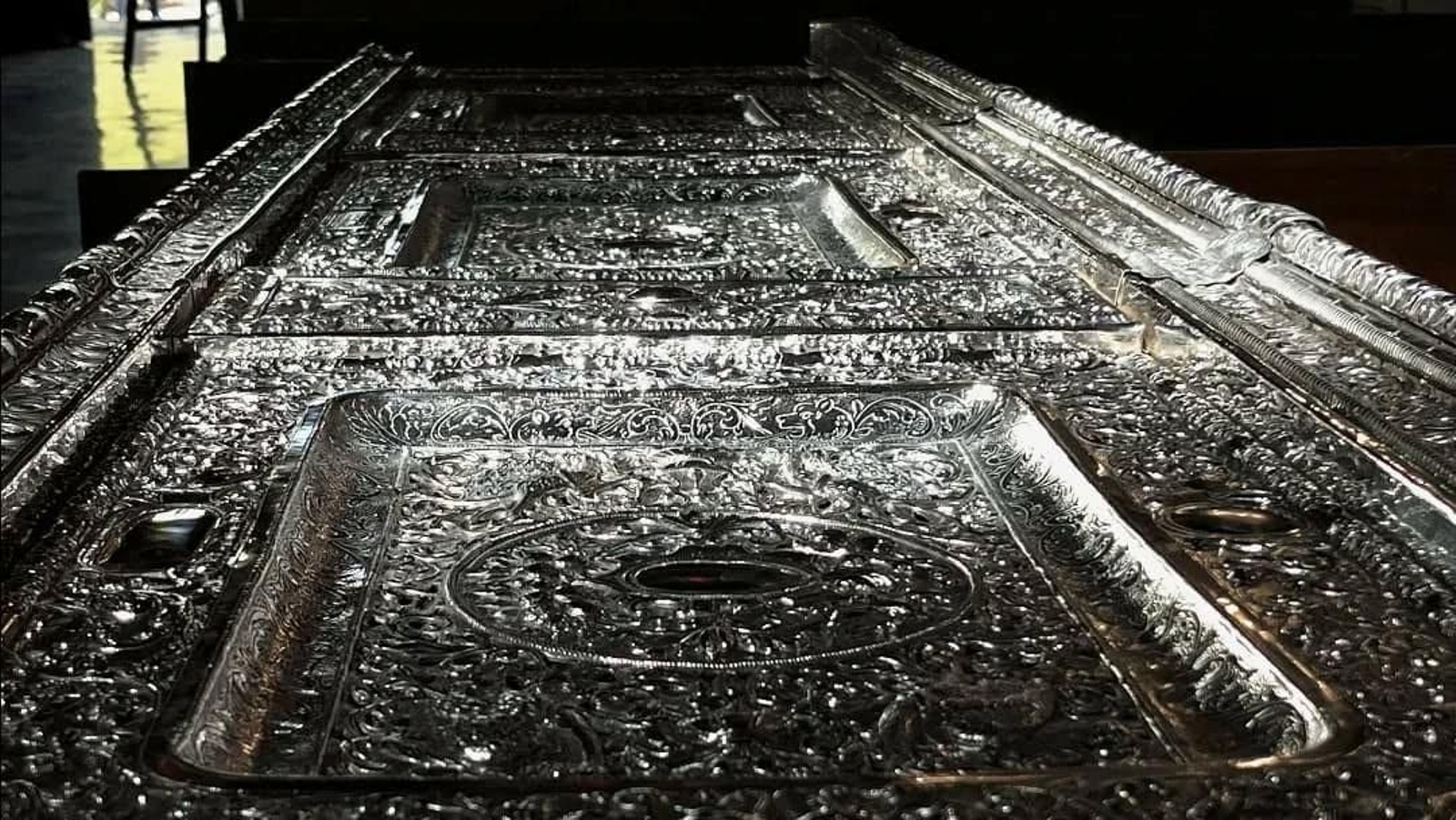 Fotogalería: Así vive la Hermandad de las Maravillas los últimos preparativos de cara al Domingo de Ramos 2025