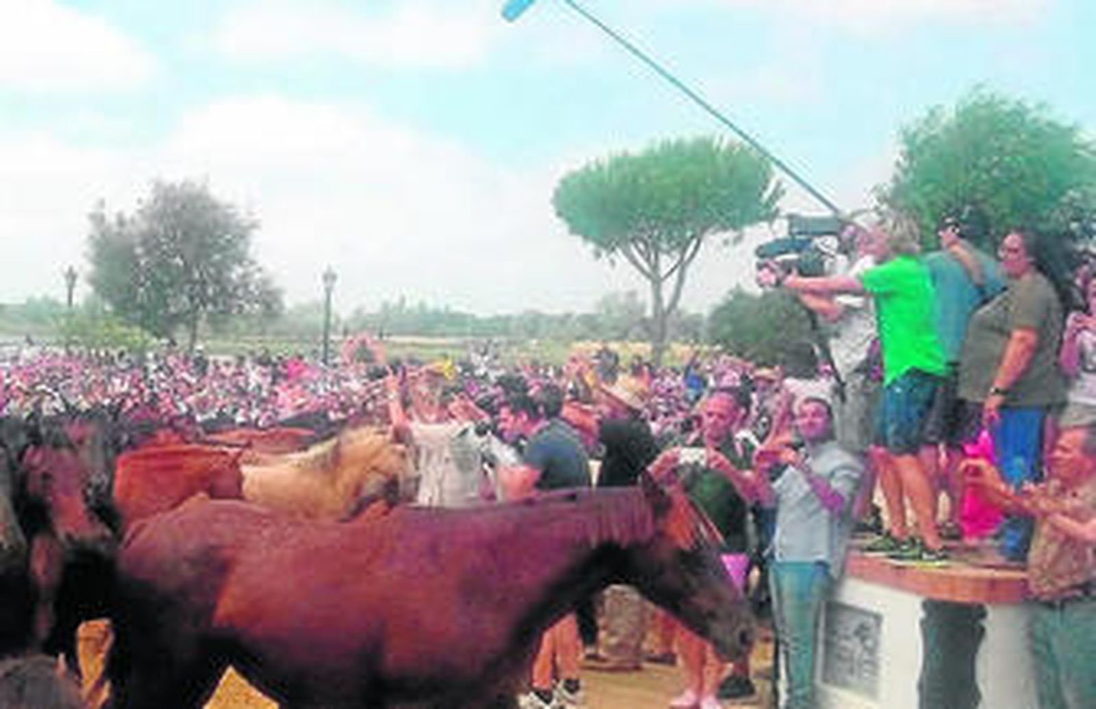 Jesús Calleja presenta hoy en El Rocío su 'Volando voy'