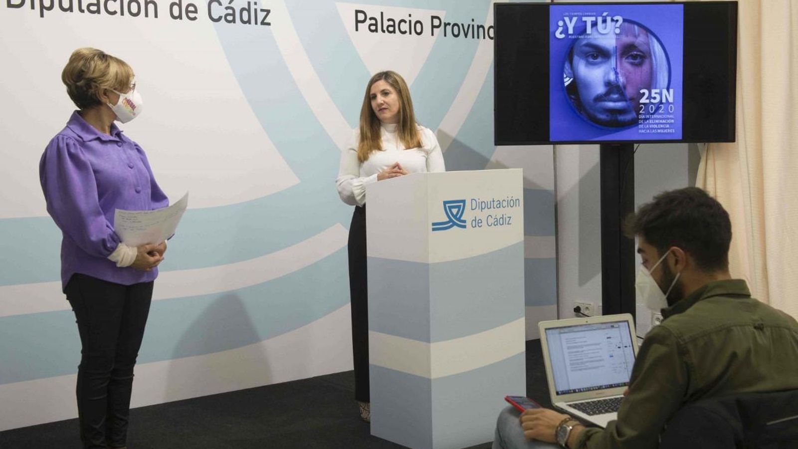 Irene García y Carmen Collado en la presentación de la campaña del 25-N.