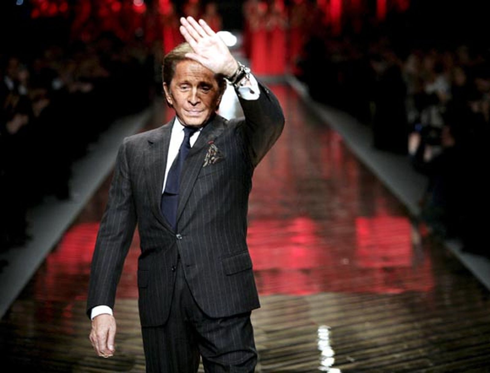 Clamorosa ovación a Valentino en su último desfile de alta costura
