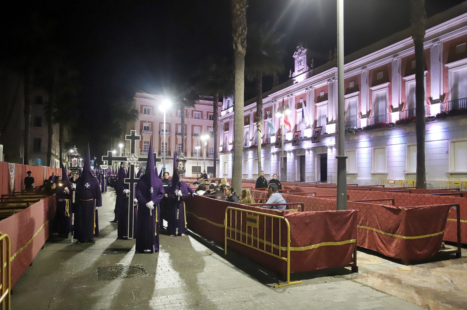 La Hermandad El Nazareno en la madrugá de la Semana Santa de Huelva 2023, en imágenes