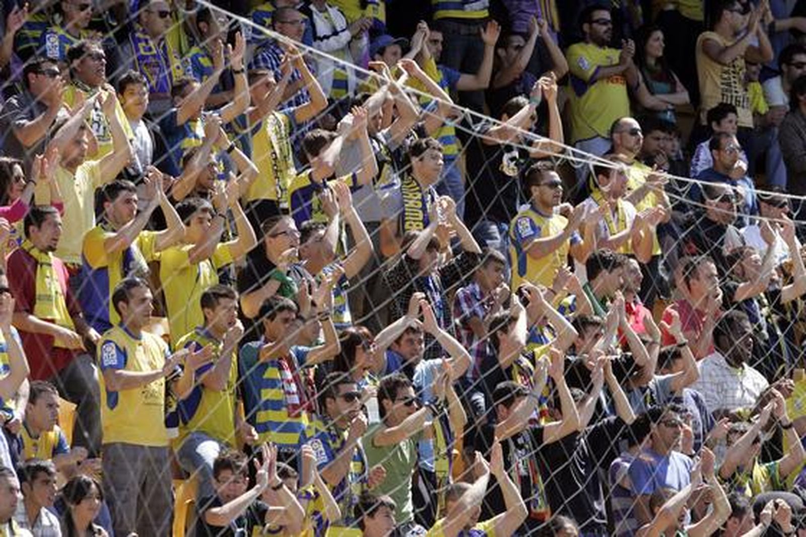 La afición aplaude a su equipo. 

Foto: Jesus Marin